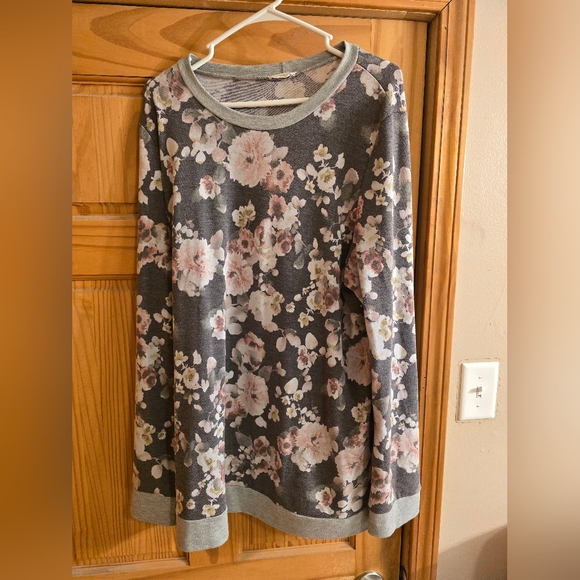 Tops - Floral Long Sleeve Top